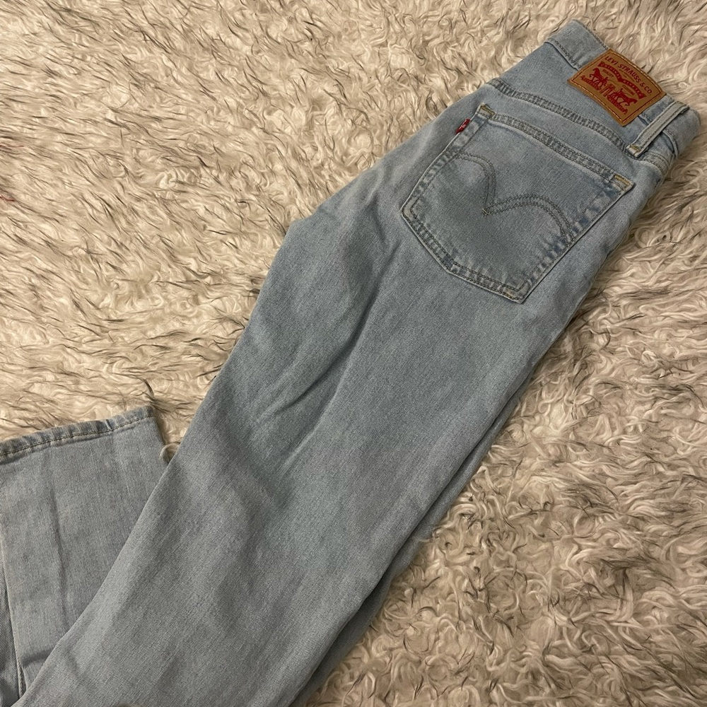 Light washed Levi’s, worn once size 26